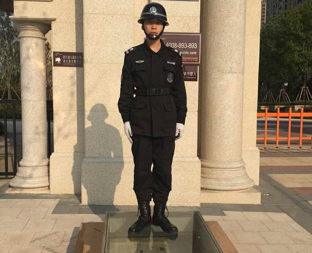 周海勝在客戶單位執勤